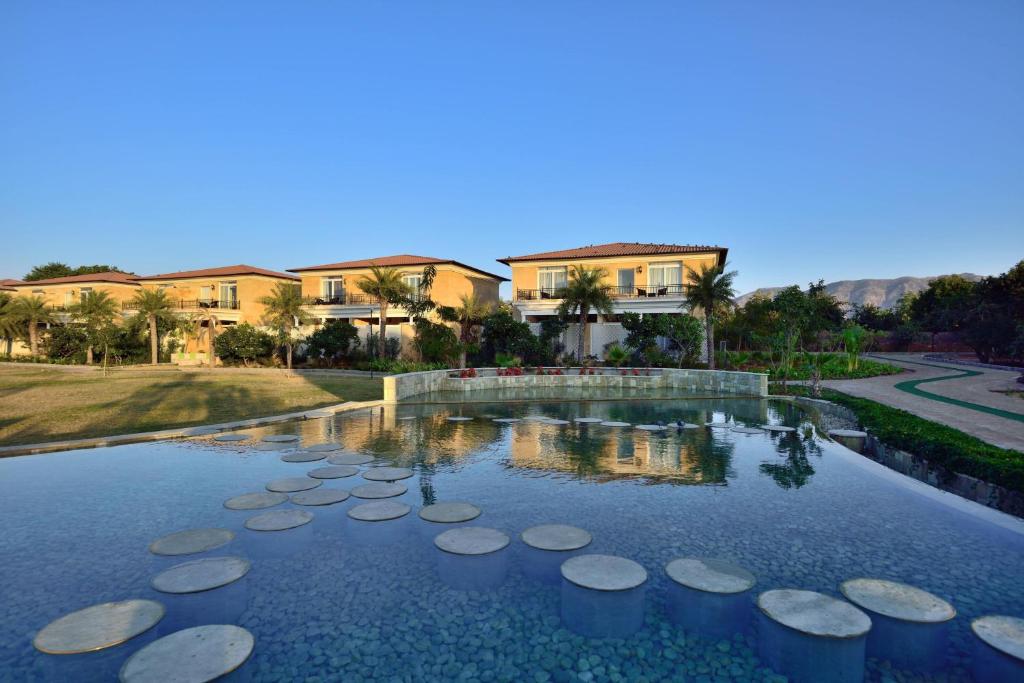 Bazén v ubytování The Westin Pushkar Resort & Spa nebo v jeho okolí