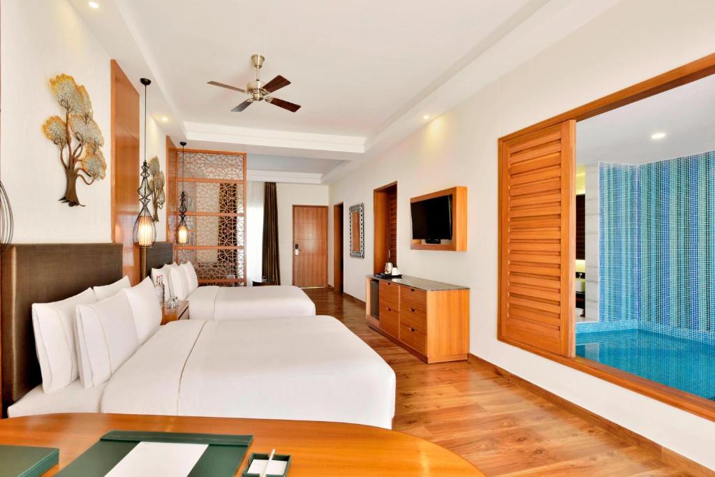 Postel nebo postele na pokoji v ubytování The Westin Pushkar Resort & Spa