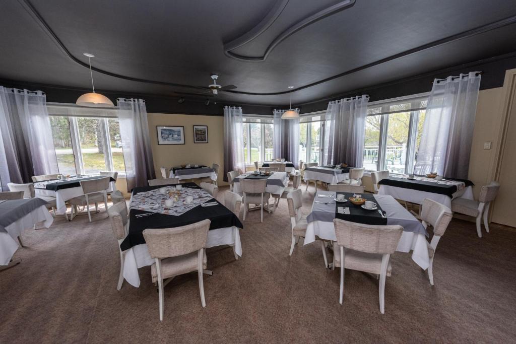 Restaurace v ubytování Auberge Beausejour