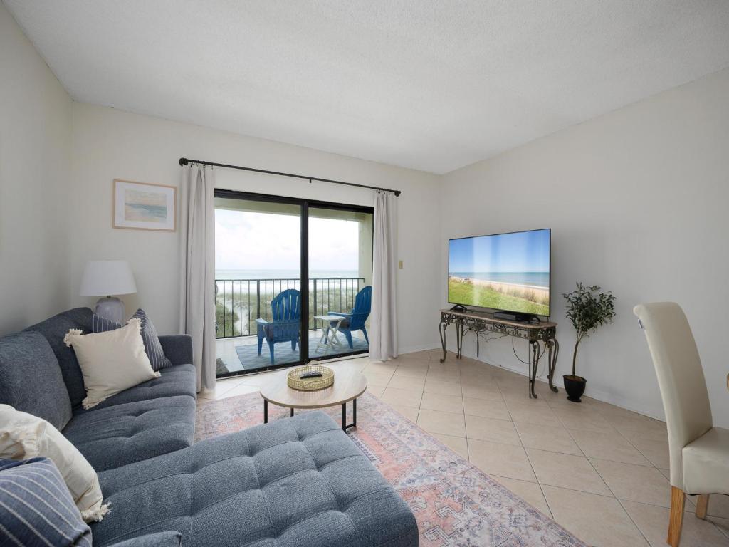 a living room with a couch and a tv at Jacksonville Sea Spray 2B, 1 Bedroom, Beachfront, Sleeps 2 in Jacksonville Beach