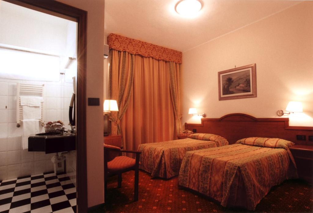 Postel nebo postele na pokoji v ubytování Hotel Cinzia Ristorante Christian e Manuel