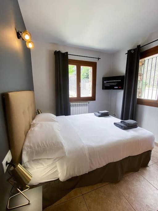 Postel nebo postele na pokoji v ubytování Moderno Y Rústico En Ransol 6pax l by BonesVacances