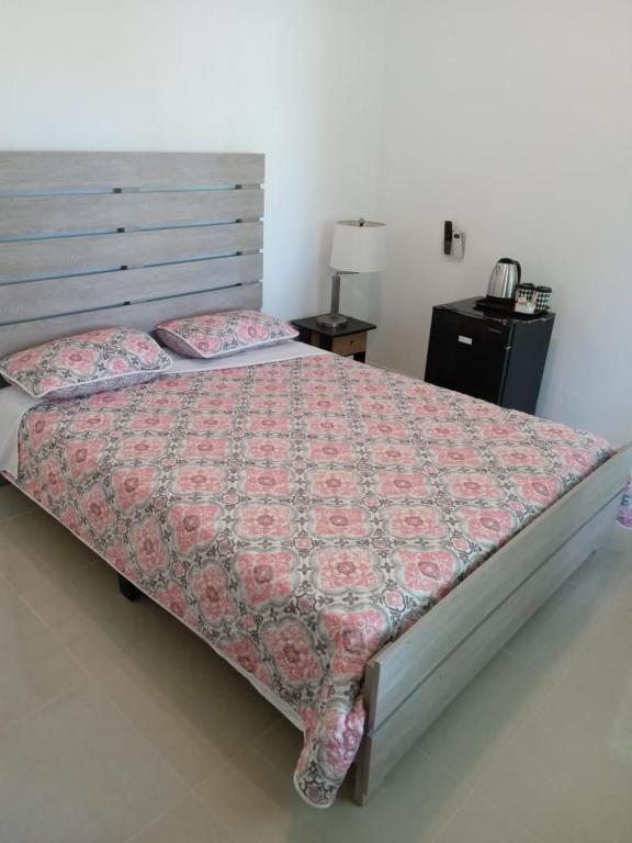 Voodi või voodid majutusasutuse Comfy Guest Rooms toas