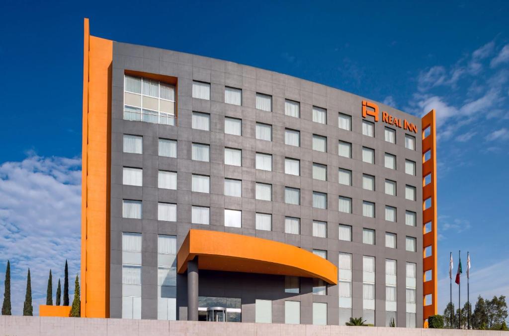 a hotel building with an orange at Real Inn San Luis Potosi in San Luis Potosí