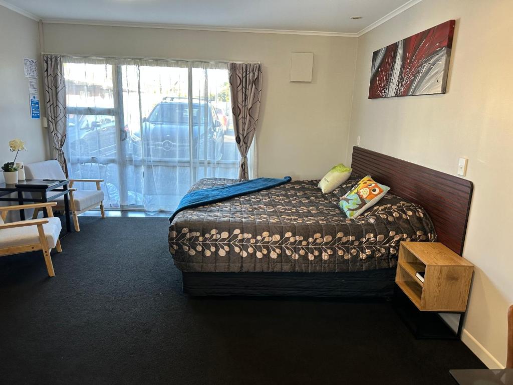 Red Rock Thermal Motel - Mineral Pool - Resim 23