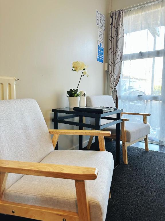 Red Rock Thermal Motel - Mineral Pool - Resim 22