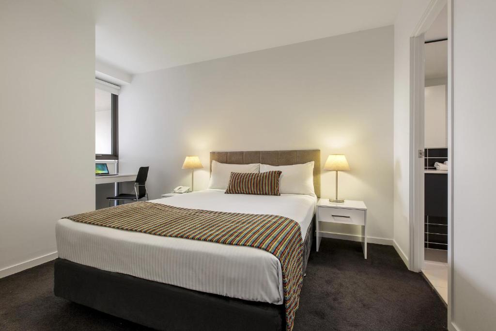 Postel nebo postele na pokoji v ubytování Code Apartments