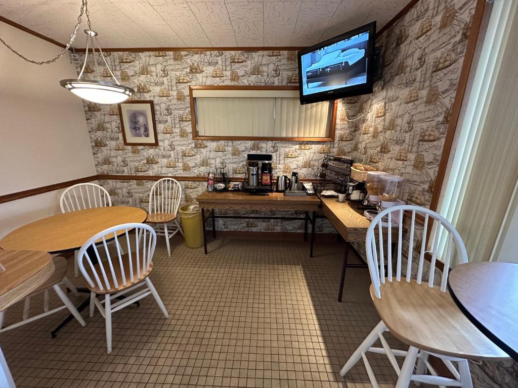 Kuchyň nebo kuchyňský kout v ubytování Winchester Bay Inn