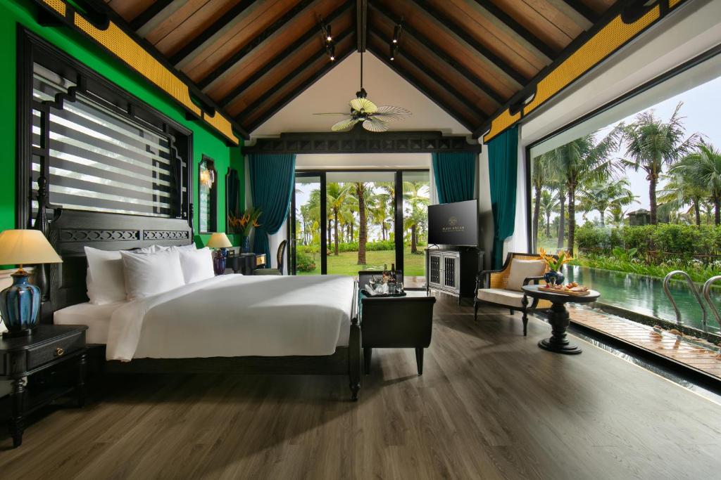 Postel nebo postele na pokoji v ubytování Bliss Hoi An Beach Resort & Wellness