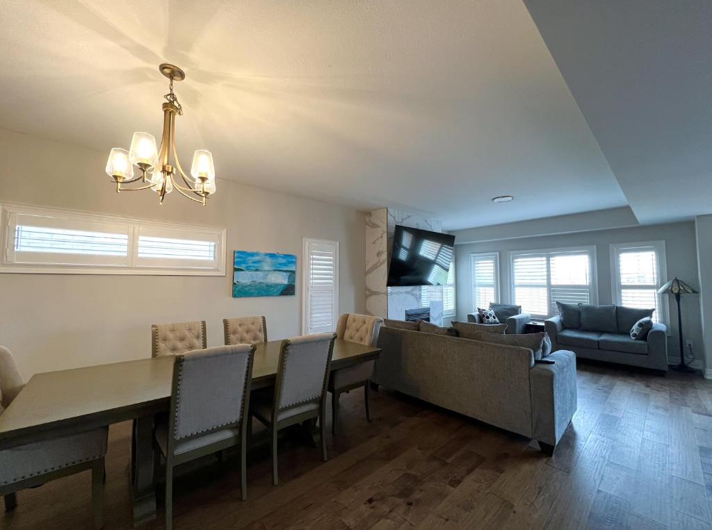 Luxurious 4 bedroom home, Thorold (updated prices 2024)