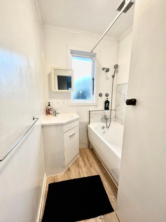 Entire House in Mt Wellington, Central Auckland - Resim 3