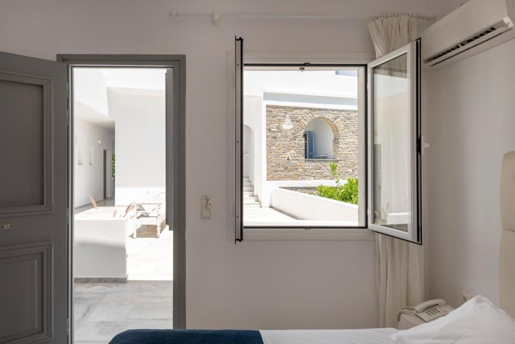 Postel nebo postele na pokoji v ubytování Galinos Hotel for adults only