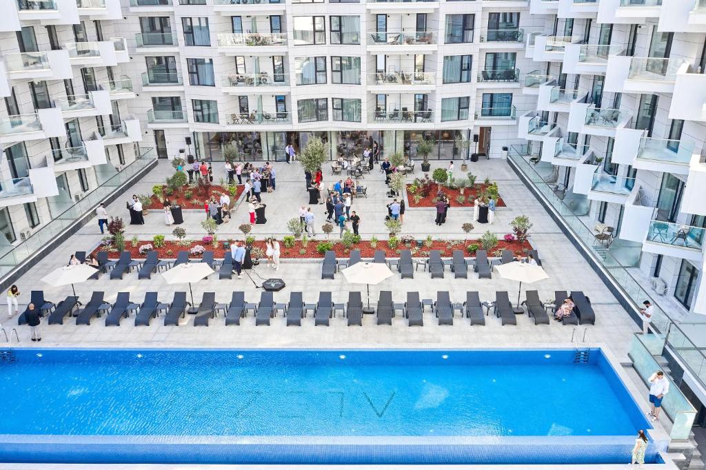 an overhead view of a large building with a pool at Tropical Apartament - Spa&Pool in Infinity Beach Resort in Mamaia