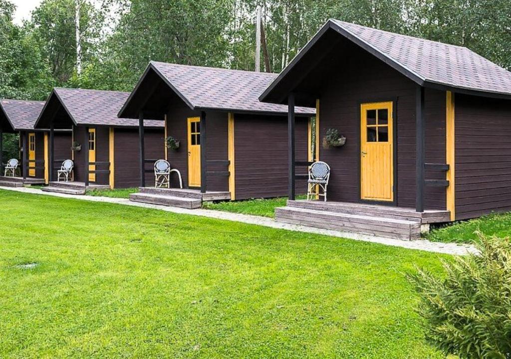 Bygningen som campingplassen ligger i