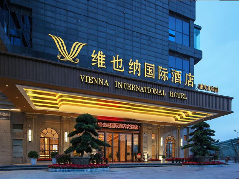 a building with a sign for a hotel at Vienna International Hotel Chongqing North Station in Chongqing