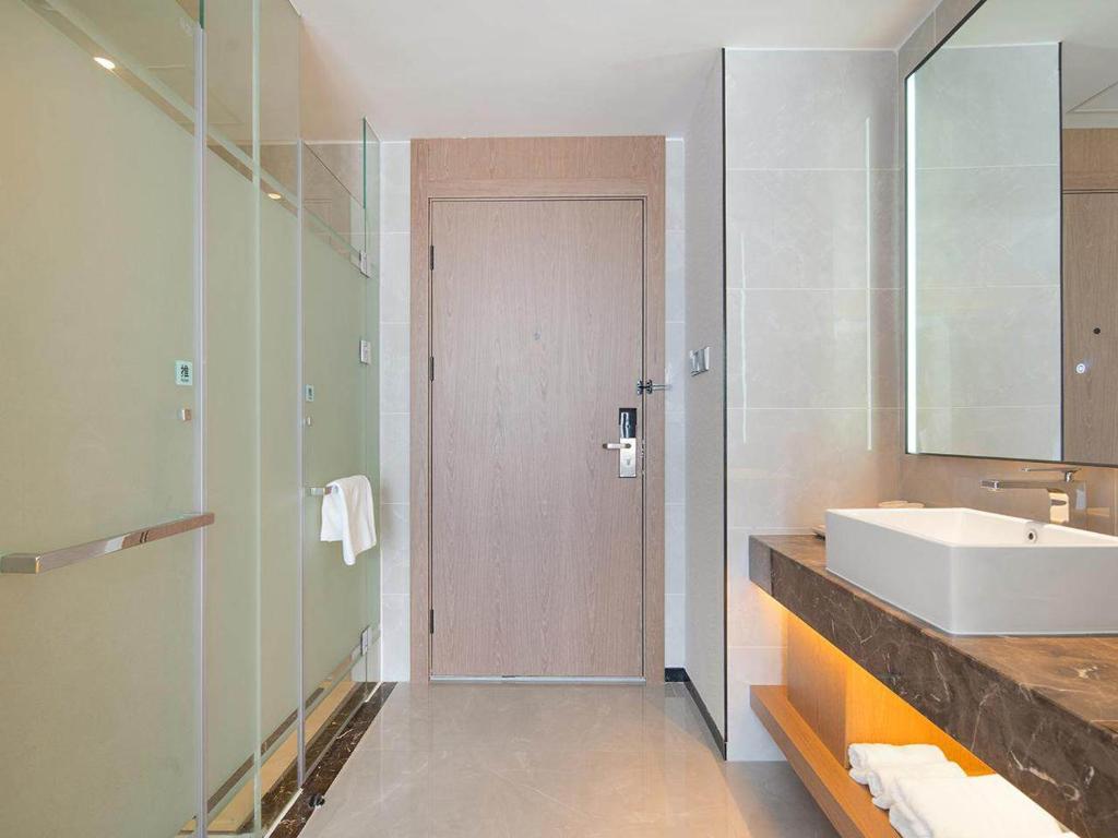 Kyriad Hotel Guigang Wuyue Plaza Railway Station - Premier Double Room With City View