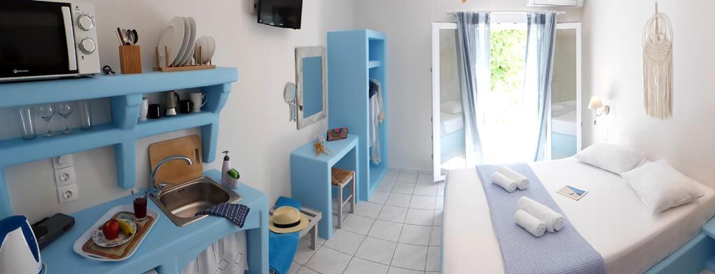 TV a/nebo společenská místnost v ubytování Tasoula Guest House