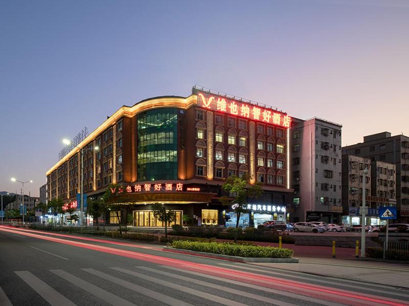 a large building on a city street at night at Vienna Classic Hotel Shenzhen Pingshan Bihu Hotel in Longgang