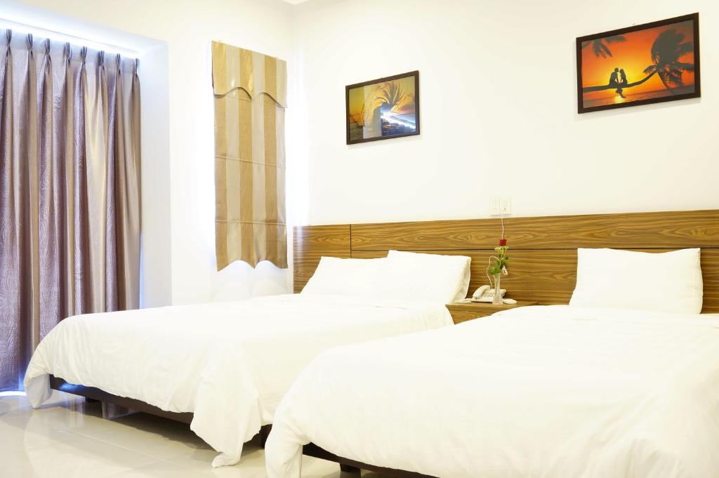 Giường trong phòng chung tại BeSea Hotel