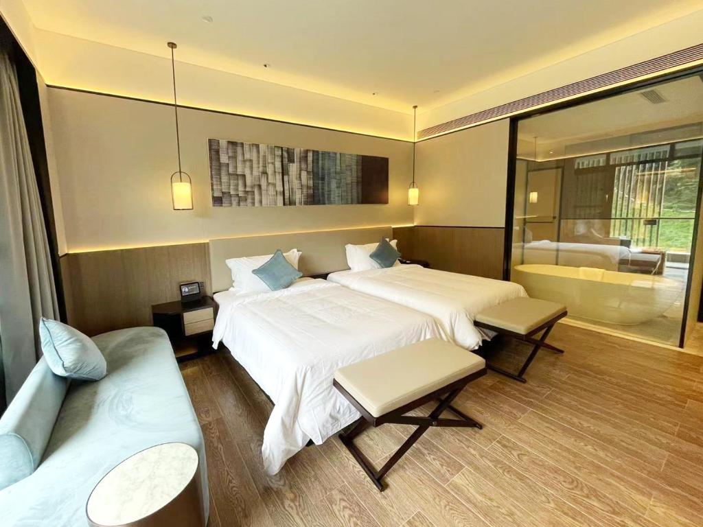 Regal Palace DeRUCCI Resort - Mountain View Twin Room