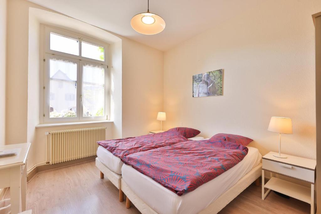 Postel nebo postele na pokoji v ubytování Ancien Presbytère Albert Schweitzer