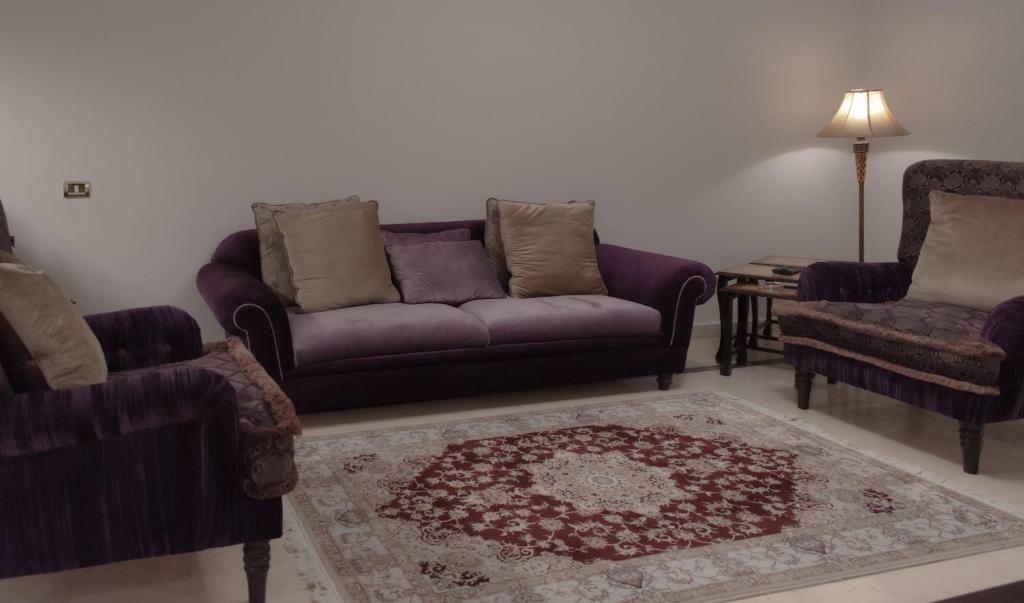 Posezení v ubytování Cairo, Pyramids and Nile River View Luxury Apartment, Maadi Corniche