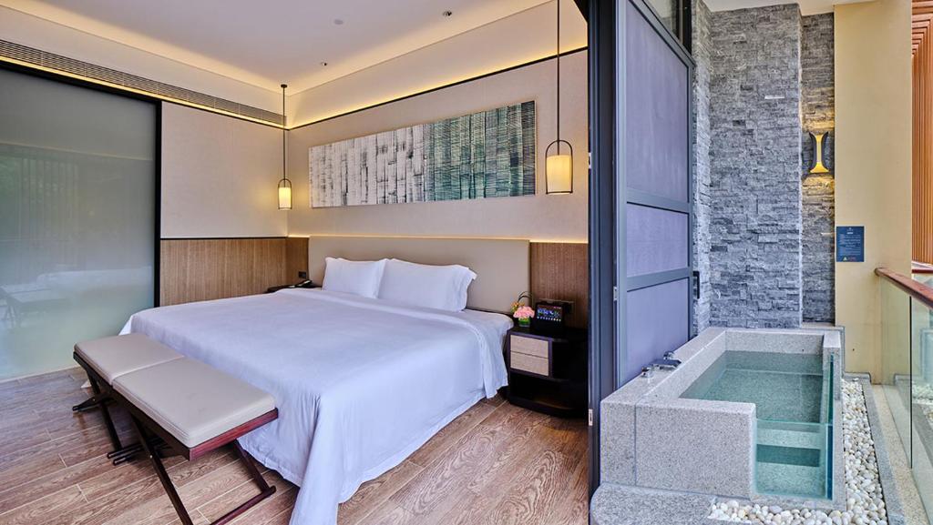 Regal Palace DeRUCCI Resort - Mountain View Hot Spring King Room