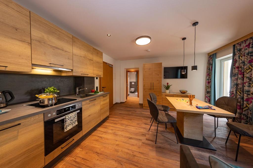 Kuchyňa alebo kuchynka v ubytovaní Appartements Fürstauer, JOKERCARD INCLUDED