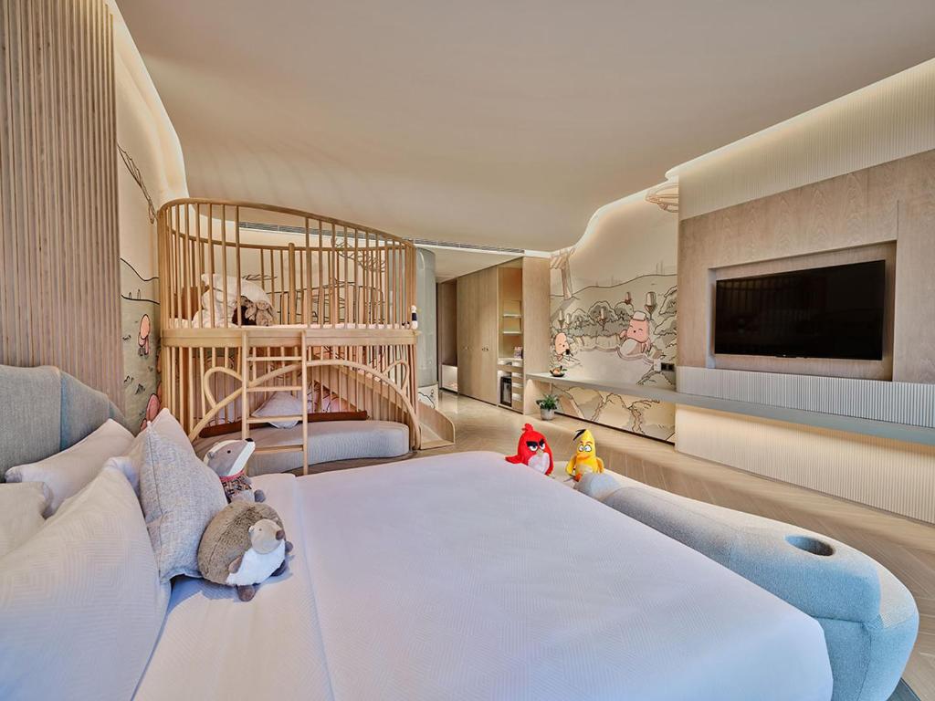 Regal Palace DeRUCCI Resort - Happy Family King Room