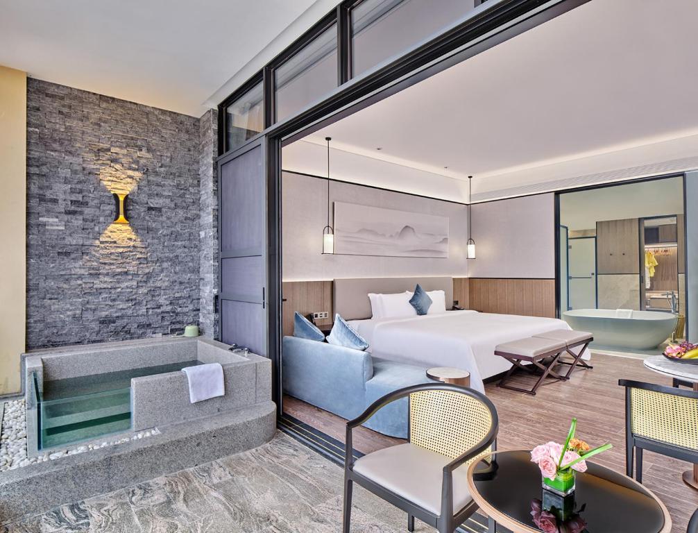 Regal Palace DeRUCCI Resort - Premium Hot Spring King Room