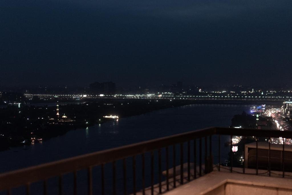 Balkón nebo terasa v ubytování Cairo, Pyramids and Nile River View Luxury Apartment, Maadi Corniche