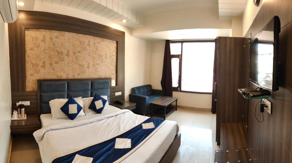 Postel nebo postele na pokoji v ubytování Hotel Krishna
