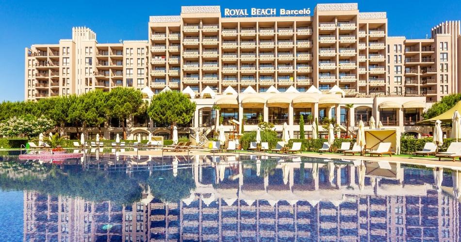 Bazén v ubytování Hotel Barcelo Royal Beach - Apartaments nebo v jeho okolí
