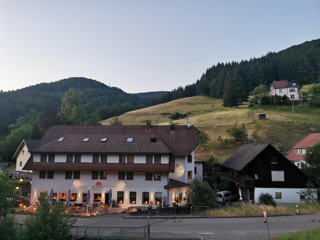 Nespecifikovaný výhled na hory nebo výhled na hory při pohledu z hotelu