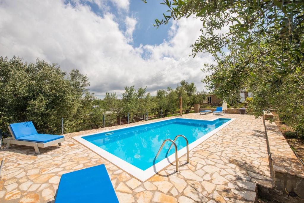 Hakuna Matata Holidays Calida with pool in Greek Olive Grove, Μεθώνη –  Ενημερωμένες τιμές για το 2023