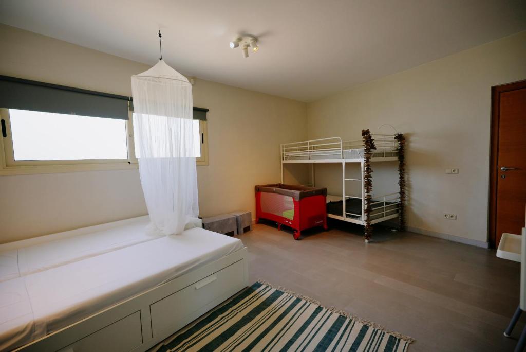 Posteľ alebo postele v izbe v ubytovaní Villa Treehouse by Alvent Holidays