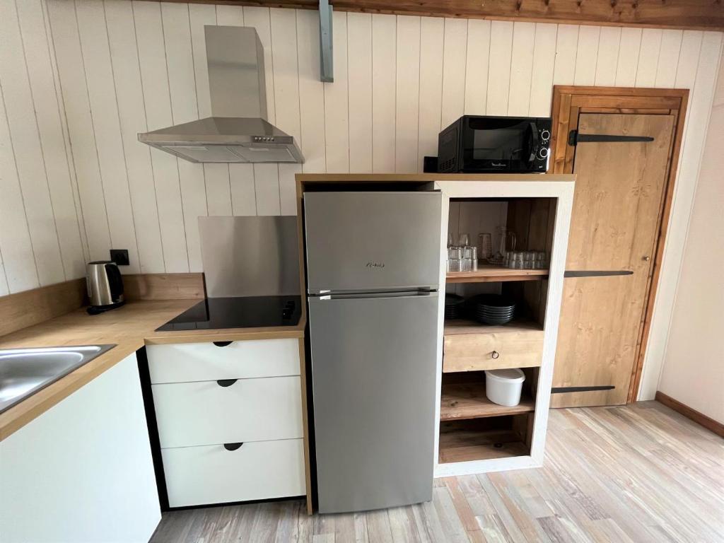 Kuchyň nebo kuchyňský kout v ubytování Camping la Tamarissière