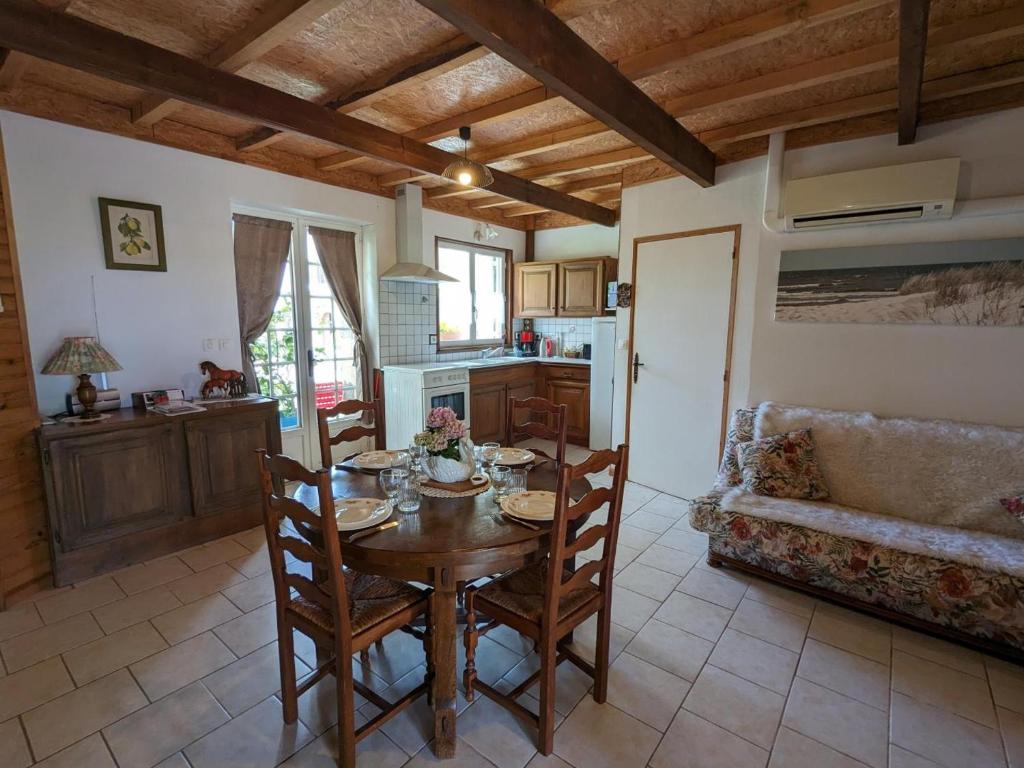 Charmante maison avec jardin privatif, proche des activités nature et des vignobles de Cognac - FR-1-653-221 - Maison De Vacances