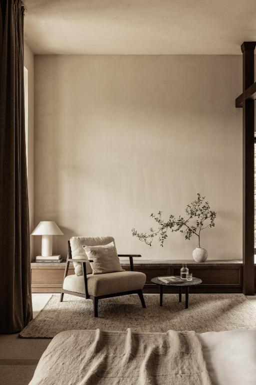 Posezení v ubytování MANNA, a Member of Design Hotels