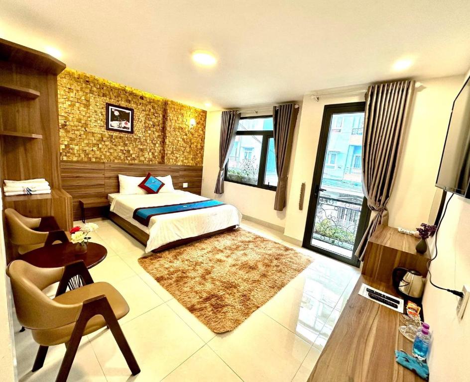 Postel nebo postele na pokoji v ubytování DALAT STREAM HOTEL-Khách sạn đẹp Đà Lạt