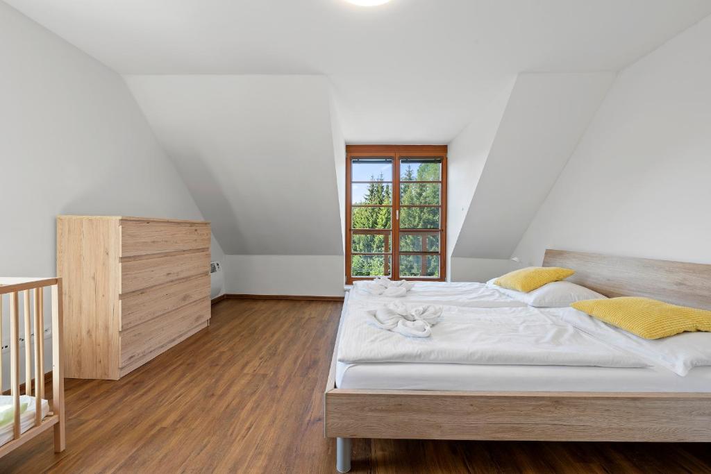 Postel nebo postele na pokoji v ubytování Apartmány v Říčkách - Apartmány V Klidu a V Pohodě