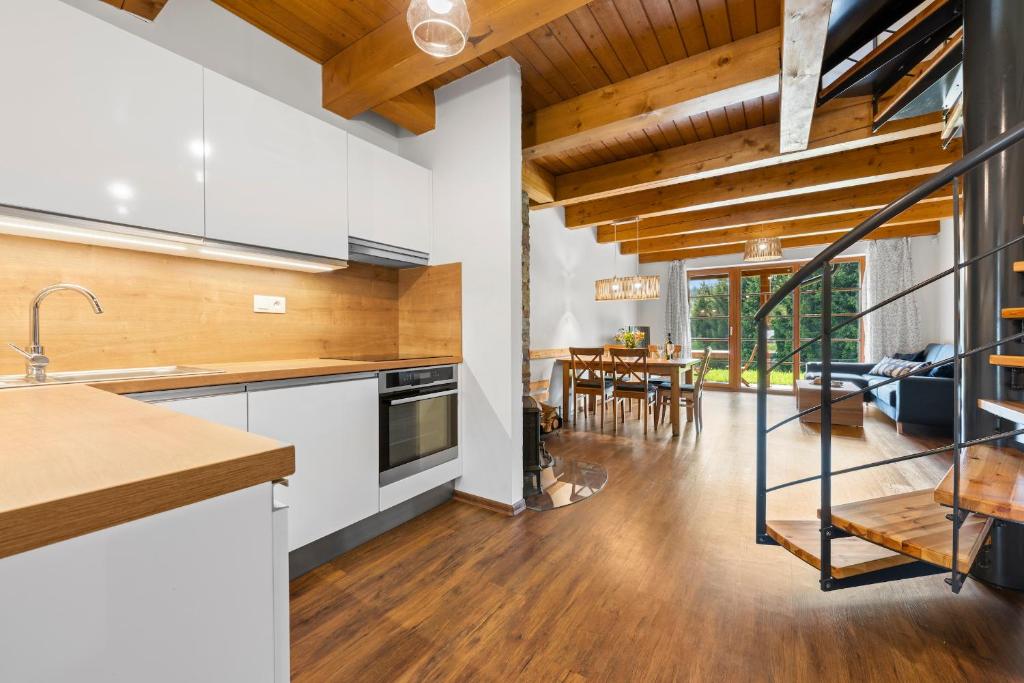 Kuchyň nebo kuchyňský kout v ubytování Apartmány v Říčkách - Apartmány V Klidu a V Pohodě