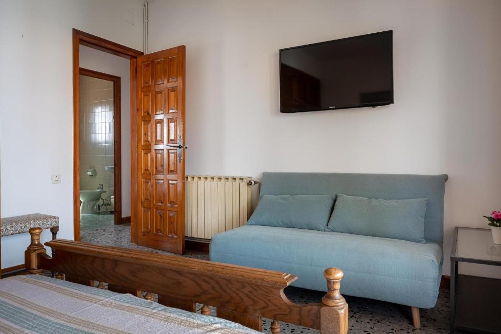 TV a/nebo společenská místnost v ubytování AT029 Piscina privada, barbacoa, playa a 10 min a pie