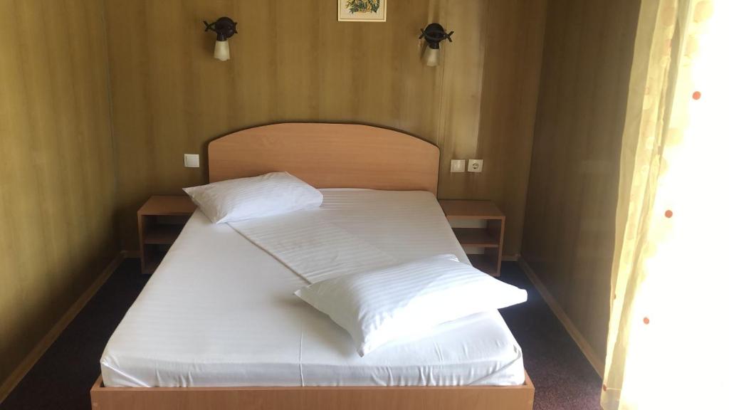 Postel nebo postele na pokoji v ubytování Anacor