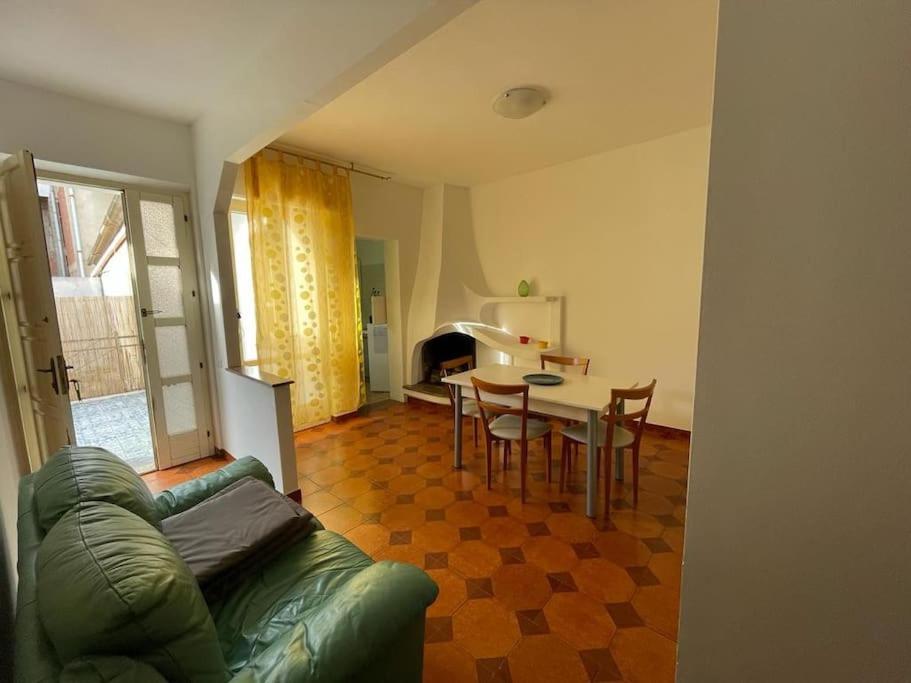 Casa Elena a Gonnesa - Accogliente Appartamento con Terrazza