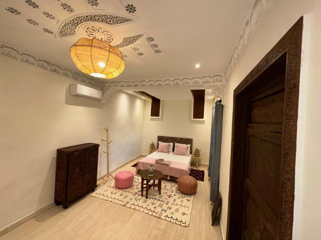 Postel nebo postele na pokoji v ubytování Oasis Merasi Marrakech