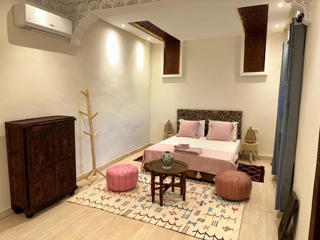 Postel nebo postele na pokoji v ubytování Oasis Merasi Marrakech
