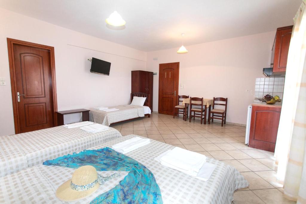 Postel nebo postele na pokoji v ubytování Lady Elena Hotel