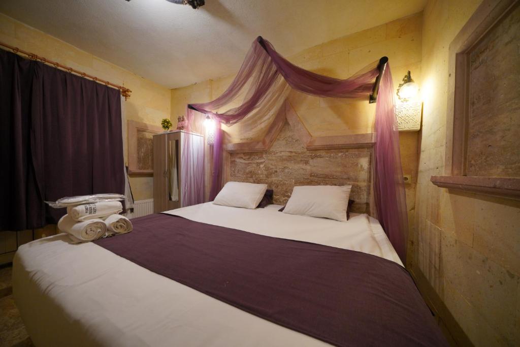 Lucky Luke Stone House - 