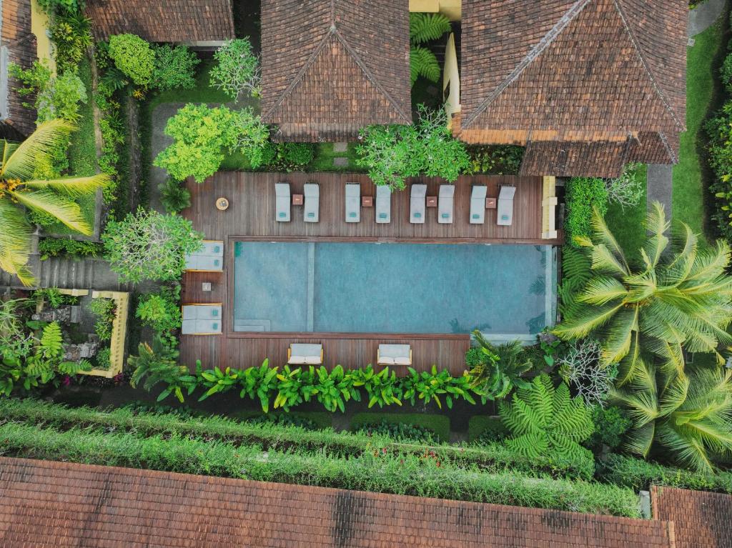 an overhead view of a resort with a swimming pool at Jati Cottage in Ubud